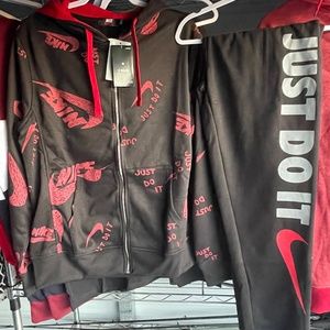 Nike sweat suit size medium